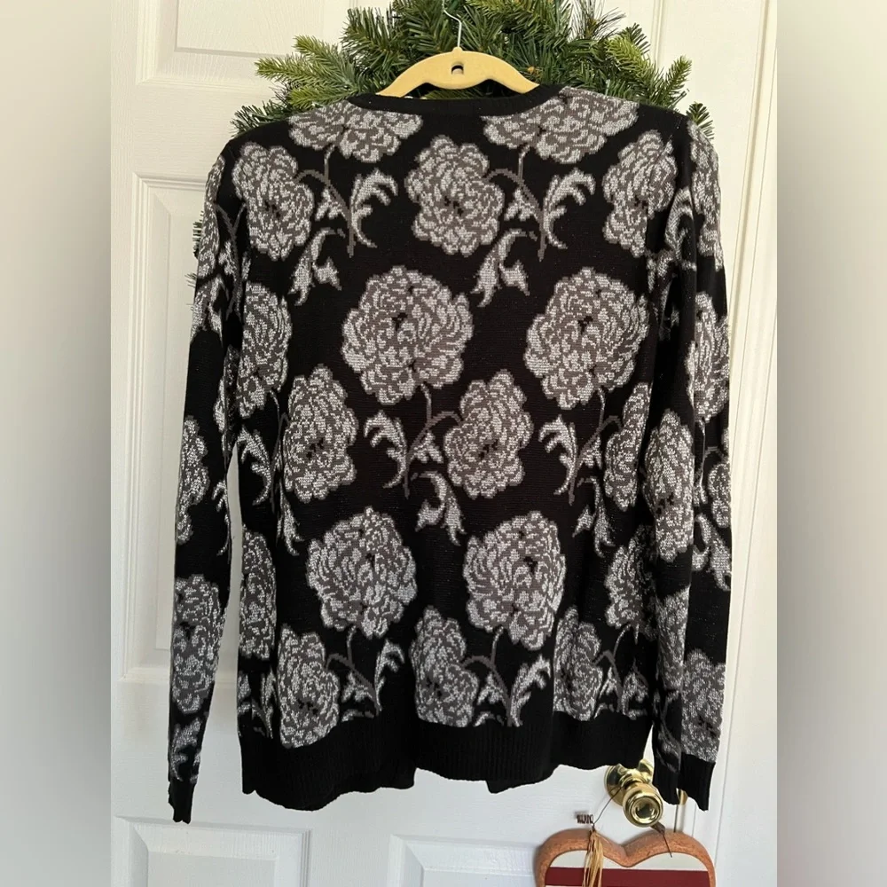 Isaac Mizrahi sweater euc size medium - Picture 7 of 9